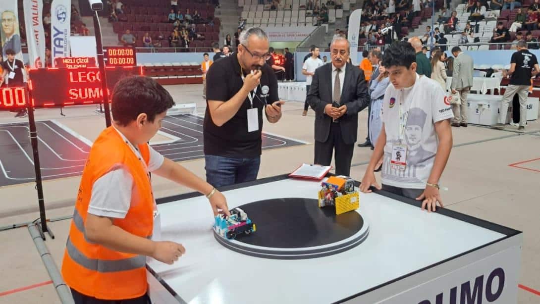 HATAY ROBOT YARIŞMASI FİNALLERİ BAŞLADI.
