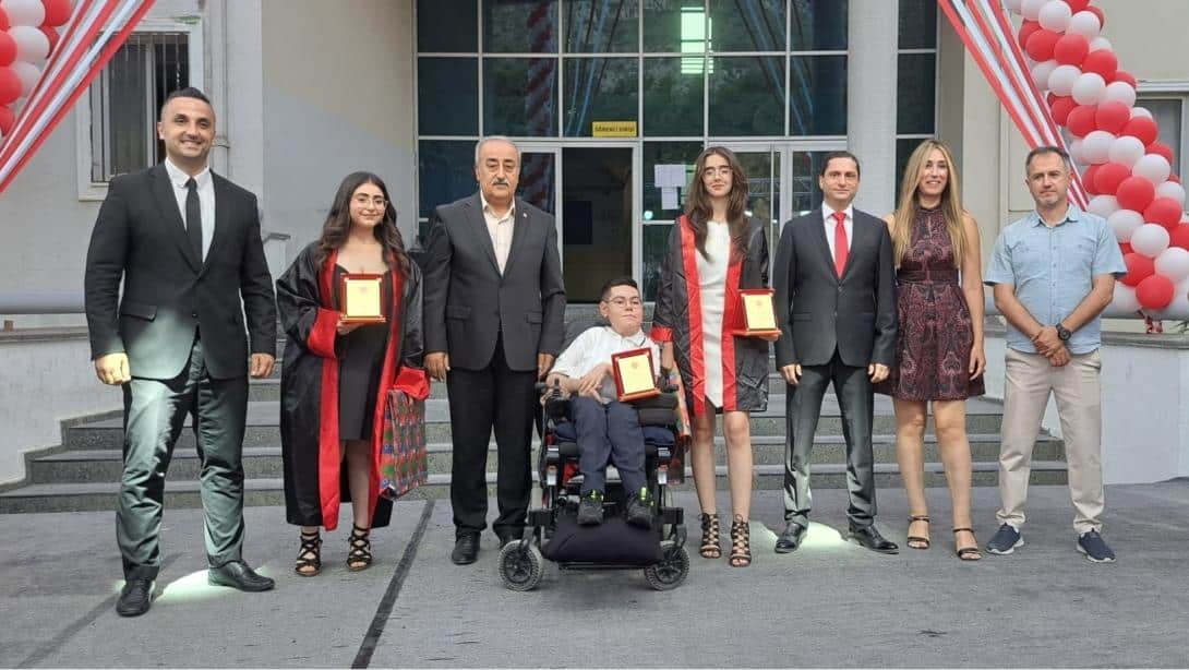 NECMİ ASFUROĞLU ANADOLU LİSESİ 2024–2025 MEZUNLARINI UĞURLADI.